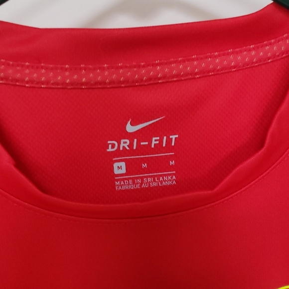 Red and neon yellow nike t shirt - Picture 3 of 3